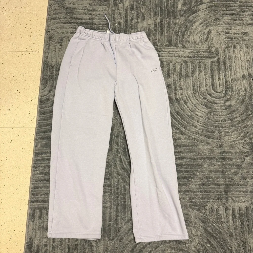 ALO Yoga Size Medium Wide Leg Accolade Sweatpants in Winter Frost Preppy Casual - Picture 3 of 8
